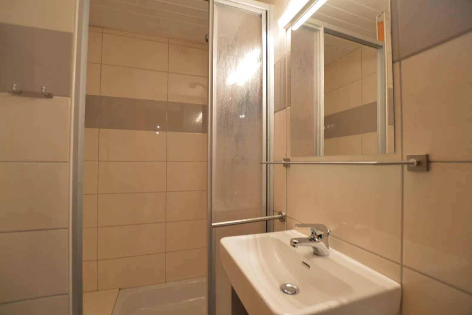Eau Rouge-Bathroom