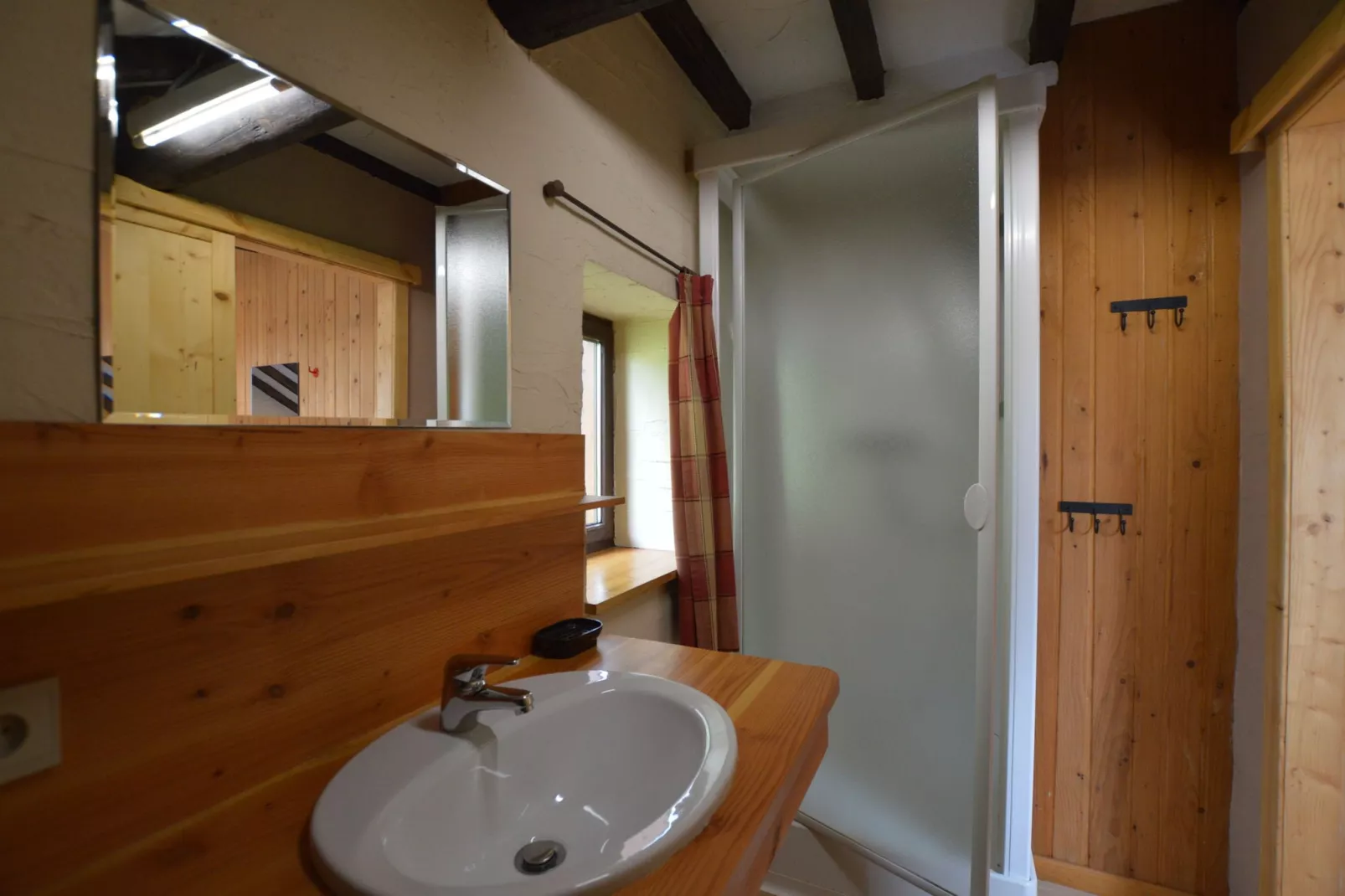 Eau Rouge-Bathroom