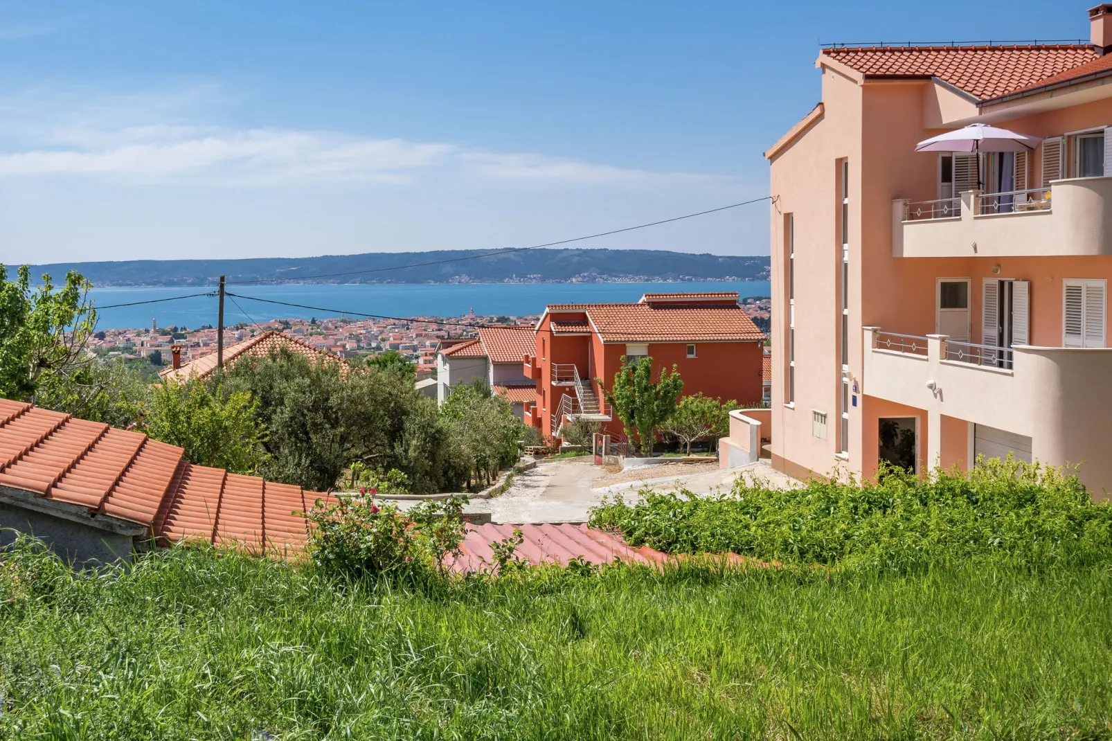 Sunrise apartment-Exterior summer