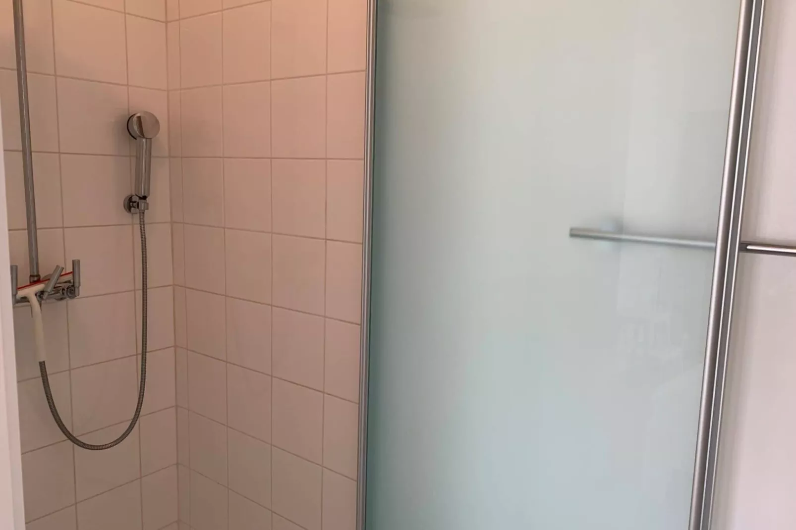 JAMES ENSOR 502/0101-Bathroom