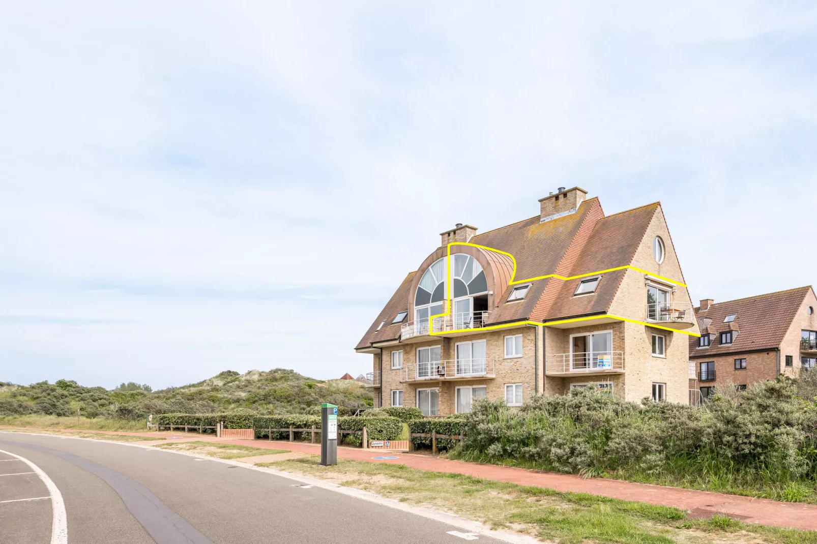 Dynastie - 0203-Exterior summer