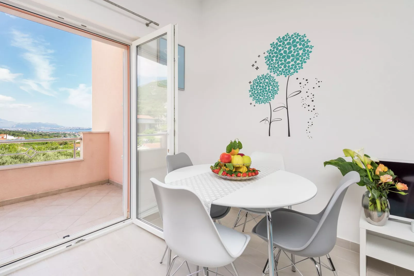 Sunrise apartment-Living room
