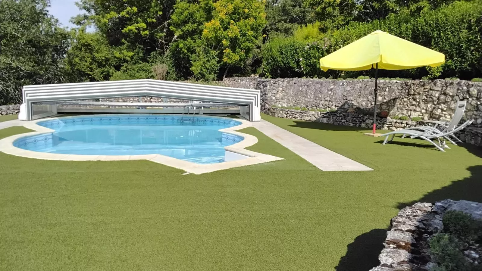 La Tour-Pool