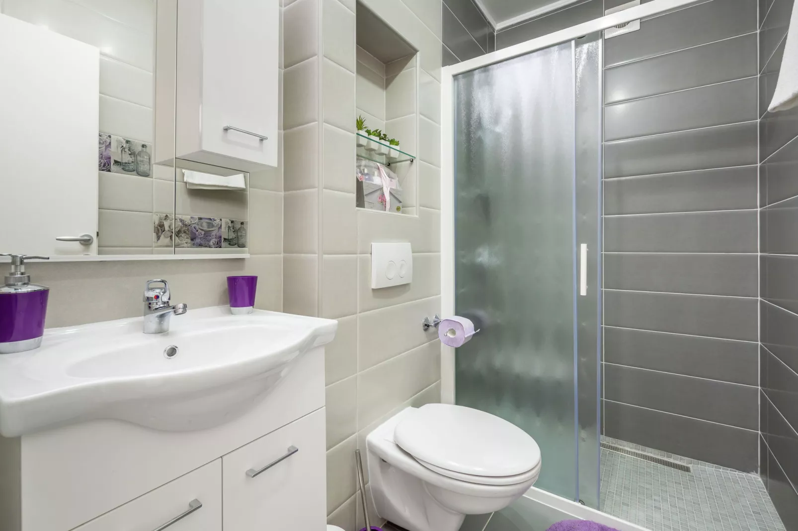 Sunrise apartment-Bathroom