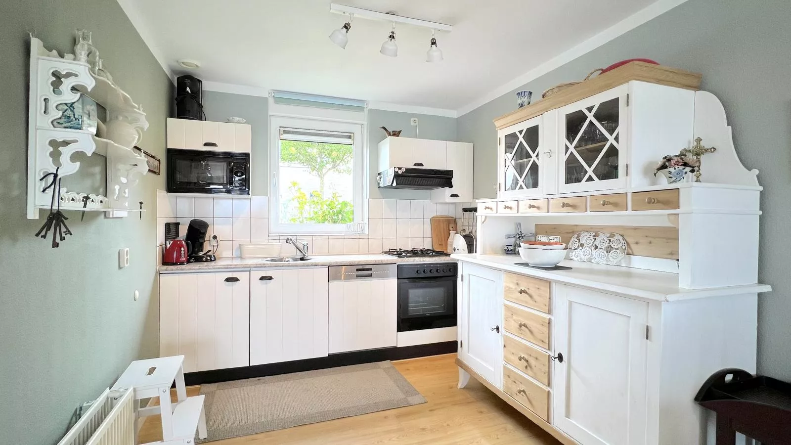 Rose Garden-Kitchen