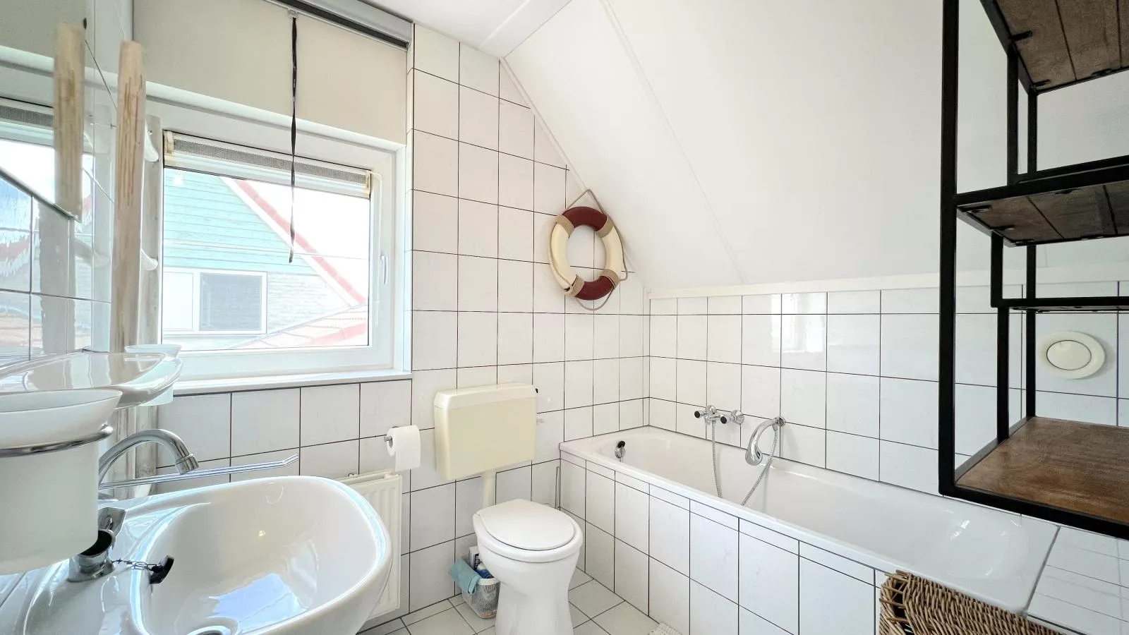 Rose Garden-Bathroom