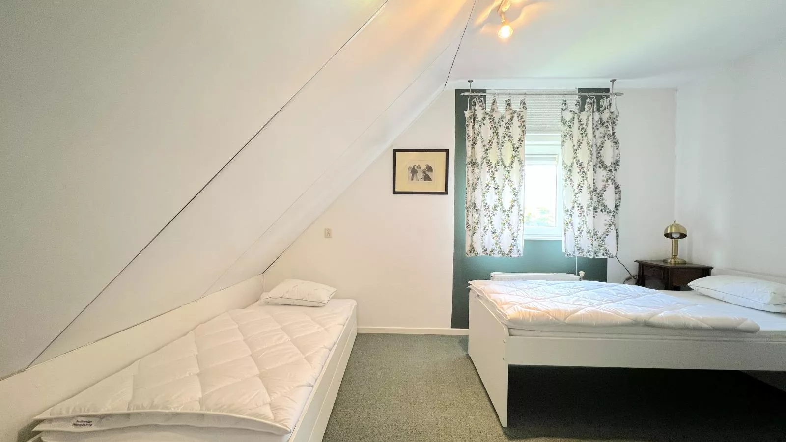 Rose Garden-Bedroom