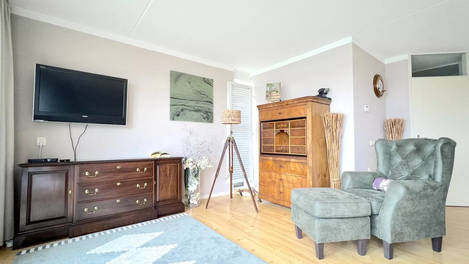 Rose Garden-Living room
