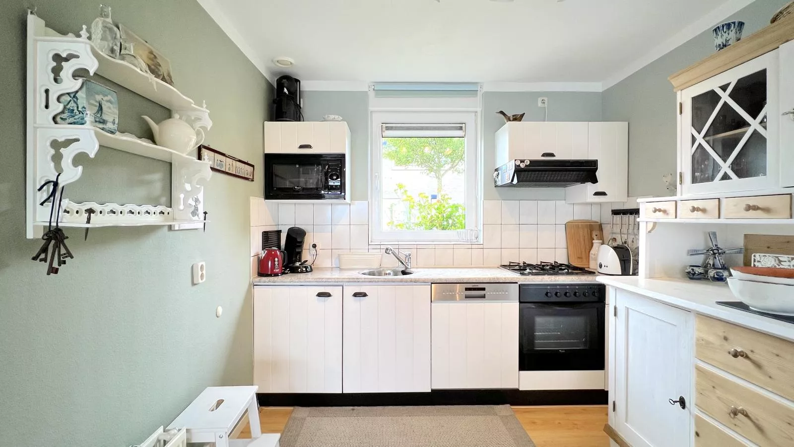Rose Garden-Kitchen