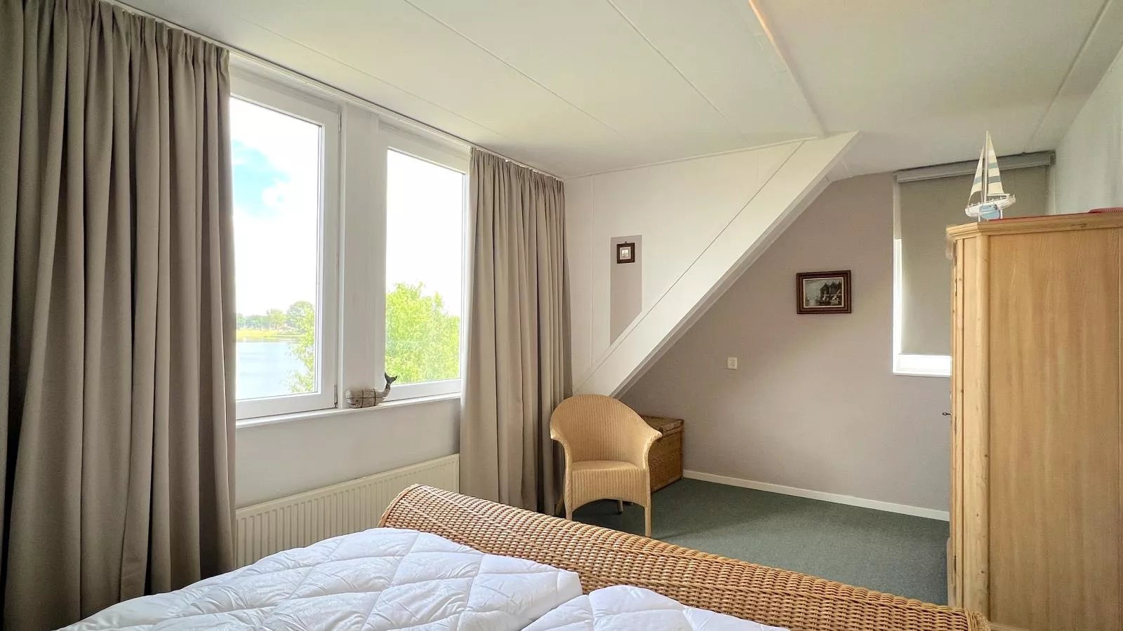 Rose Garden-Bedroom