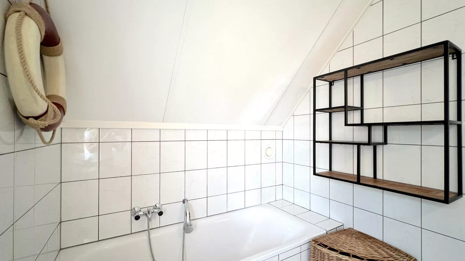 Rose Garden-Bathroom