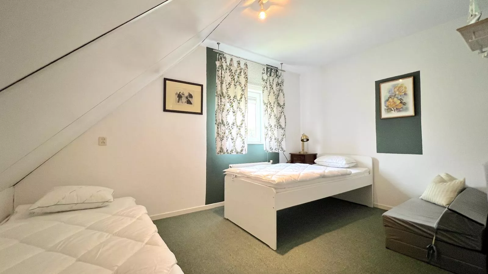 Rose Garden-Bedroom