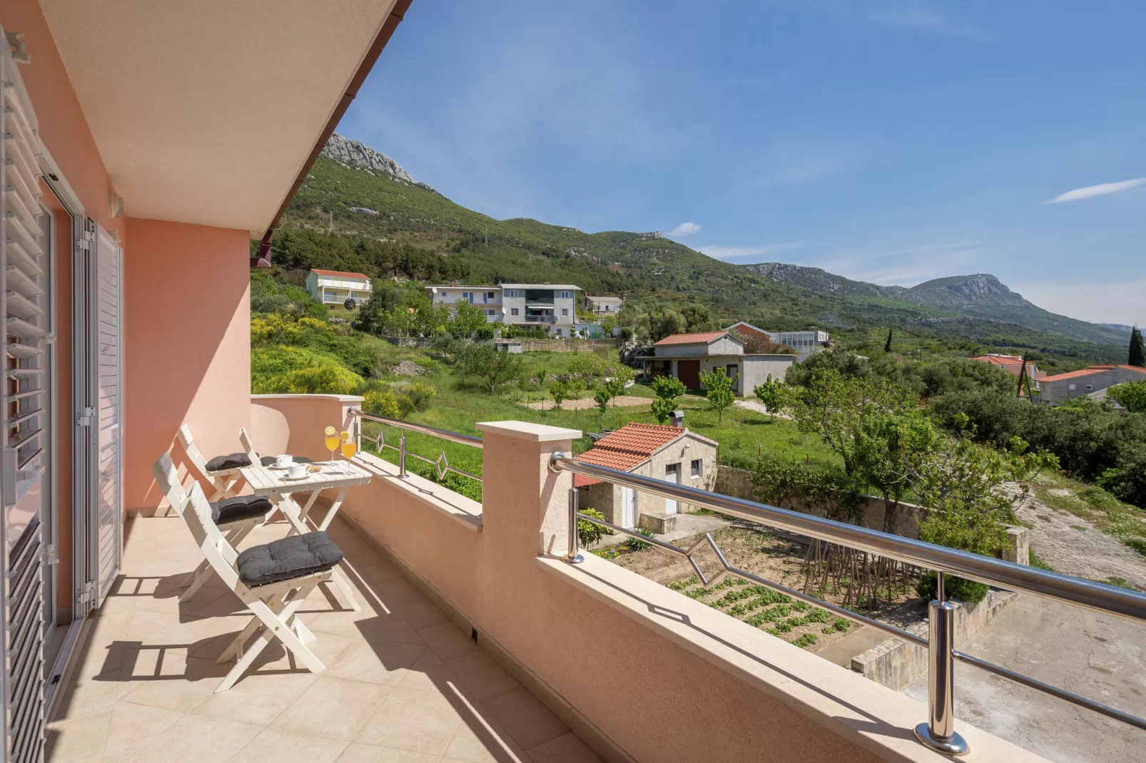Sunrise apartment-Terrace balcony
