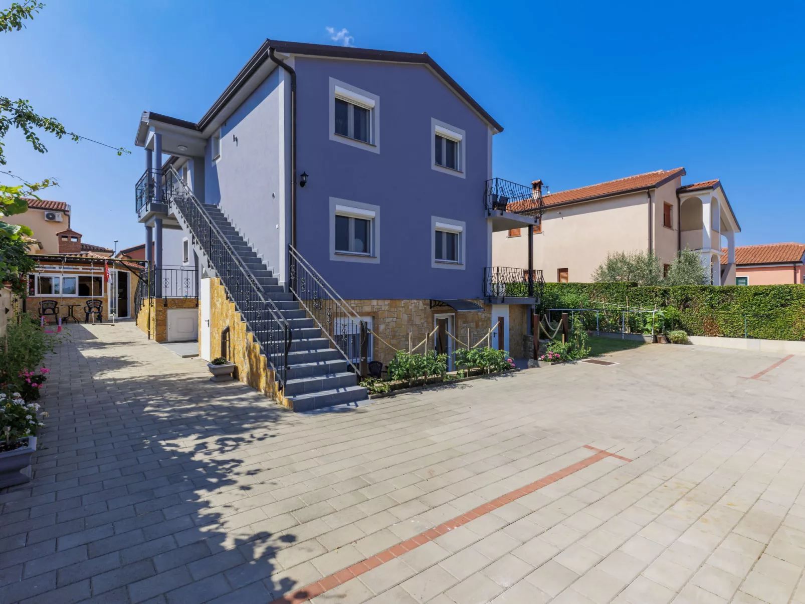 Fratrici-Area