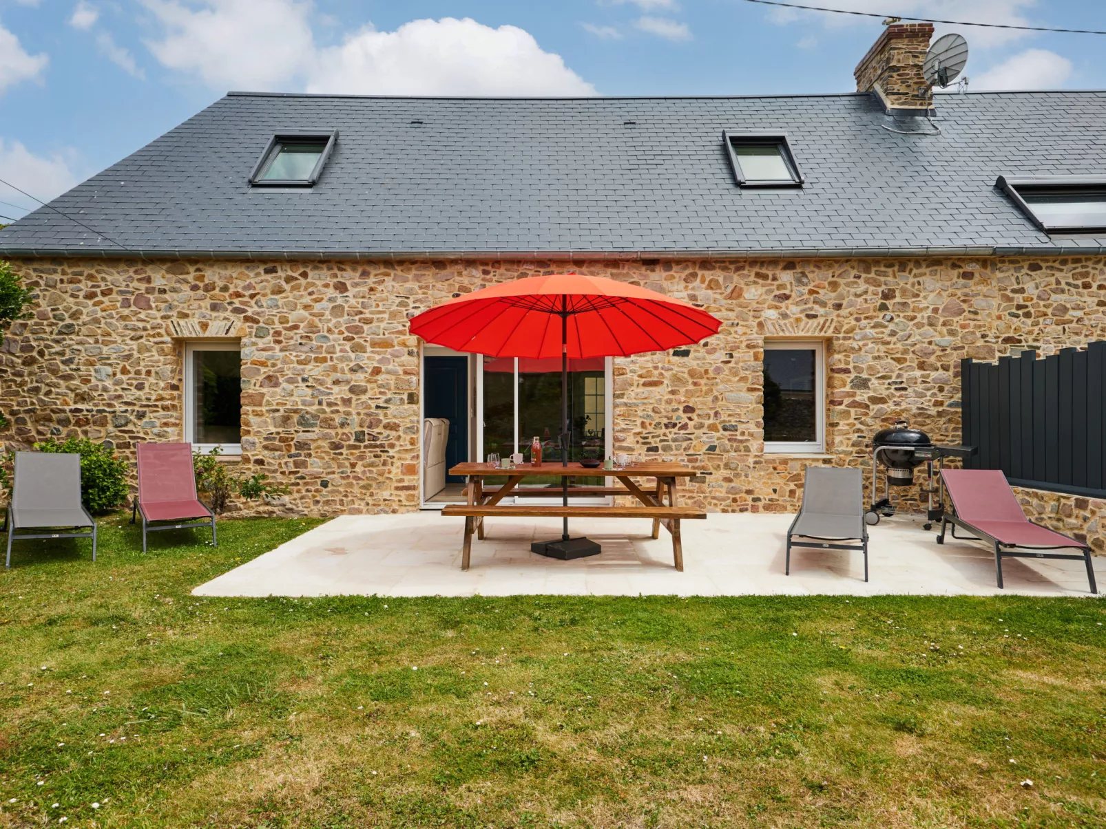 La Bergerie-Outside