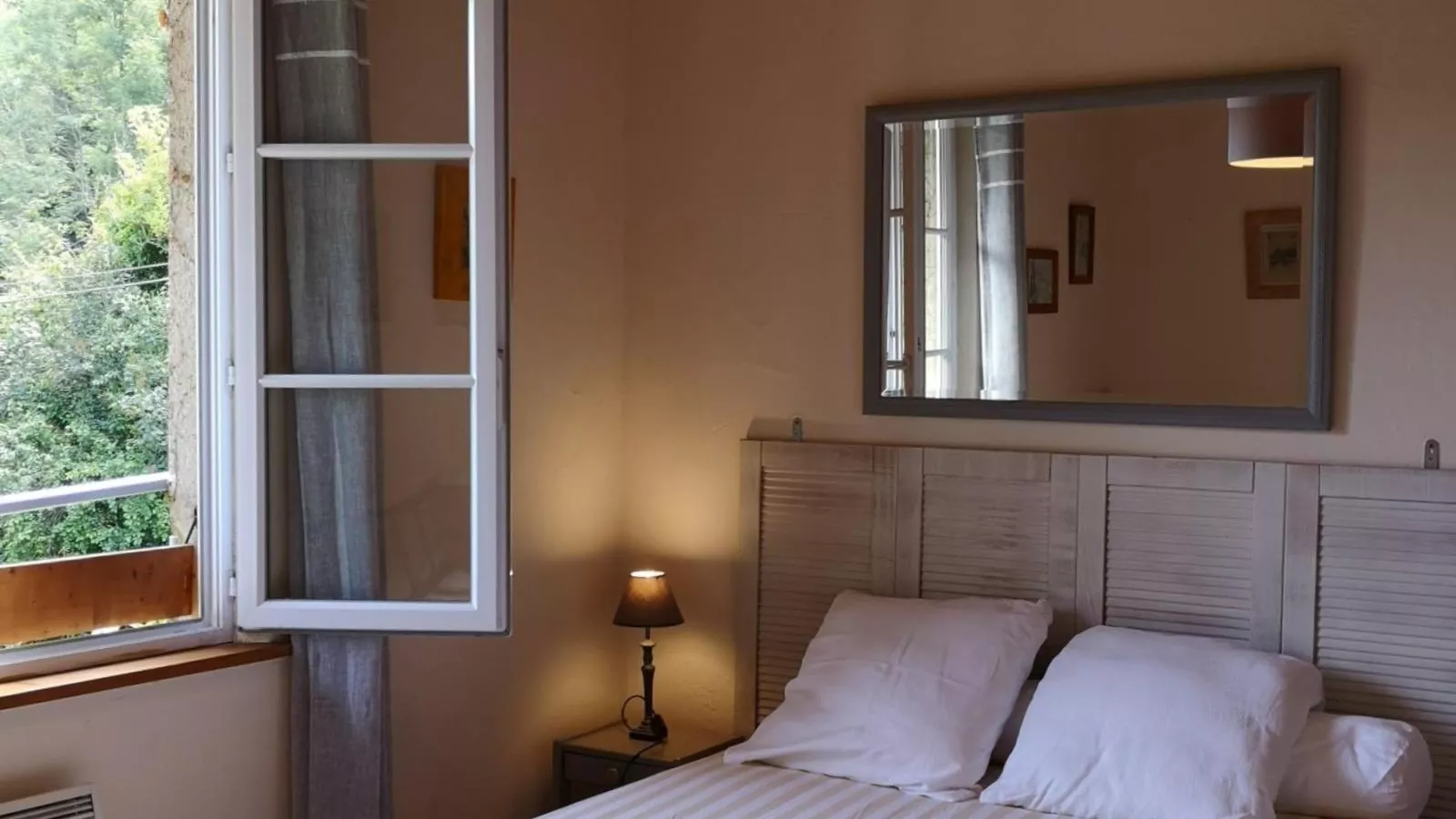 Gite des Kathares-Bedroom