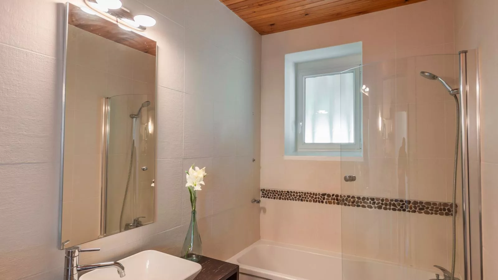 Fond de Bacquey-Bathroom