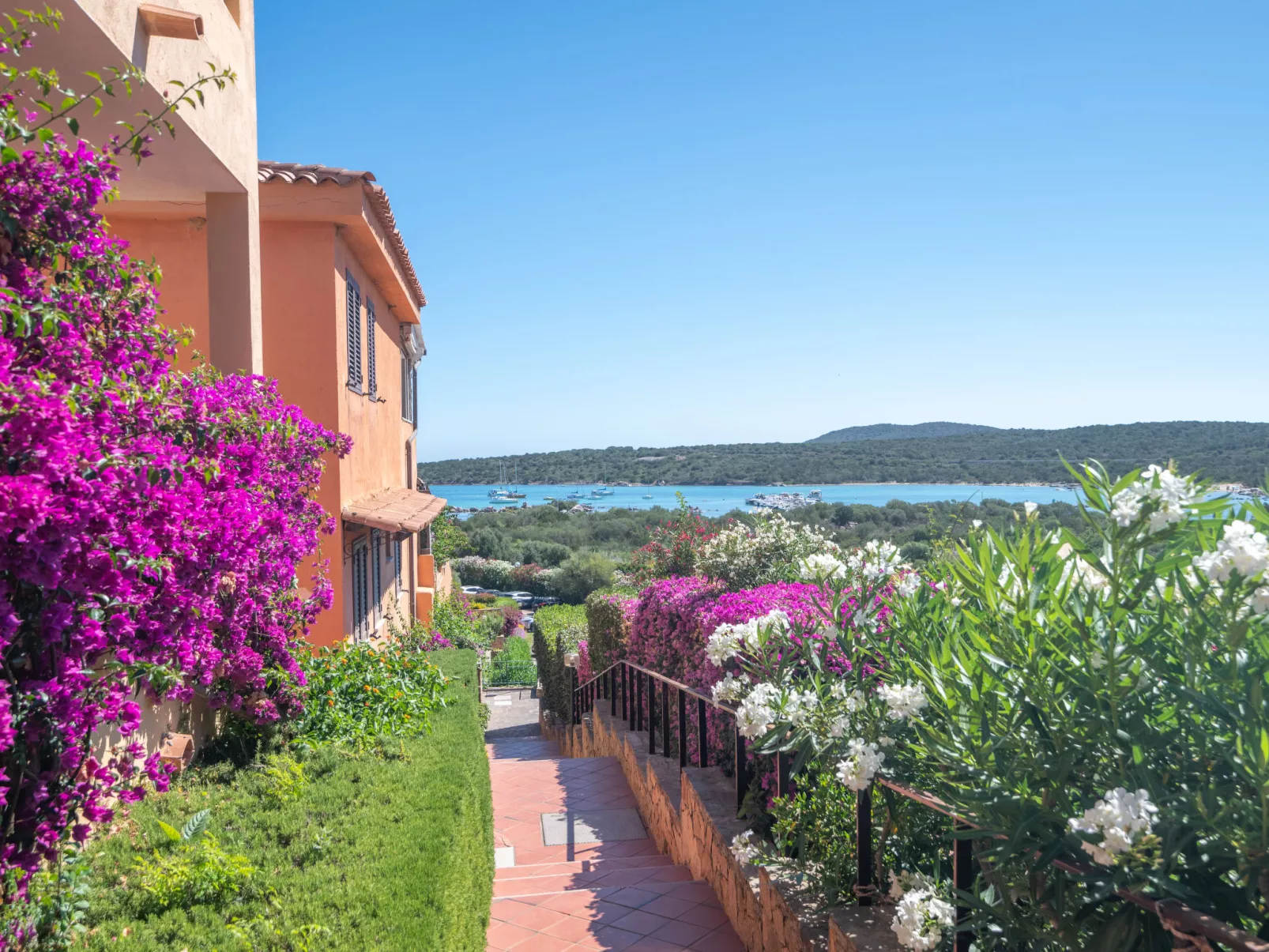 D4 - F3, Baia de Bahas-Outside