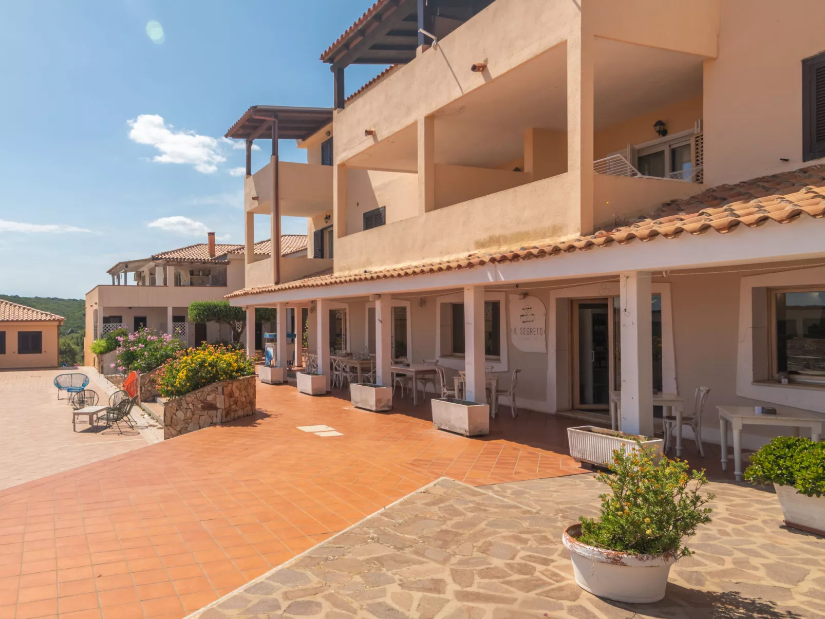 D4 - F3, Baia de Bahas-Inside