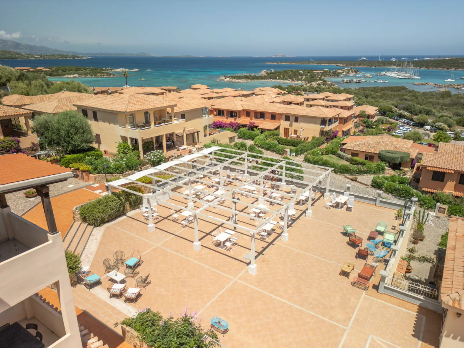 D4 - F3, Baia de Bahas-Inside
