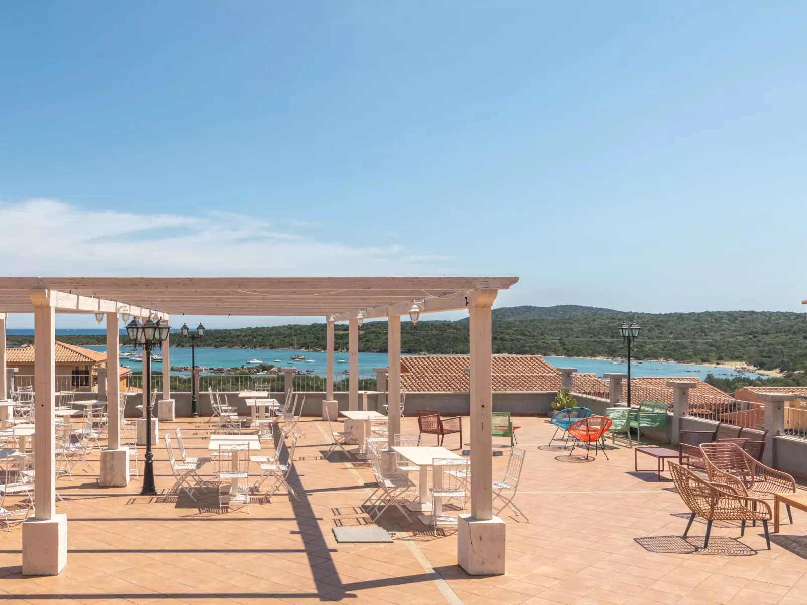 D4 - F3, Baia de Bahas-Inside