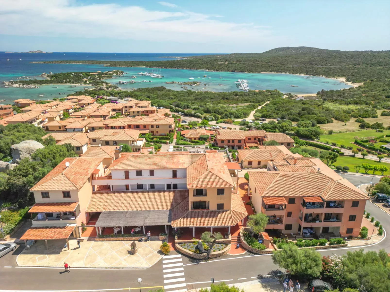 CSC - 14, Baia de Bahas-Outside