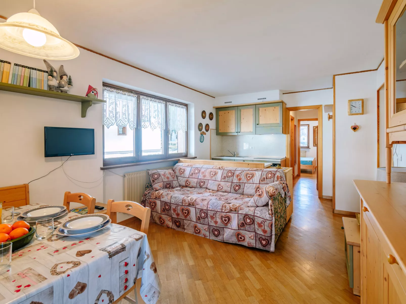 Apt 4-Inside