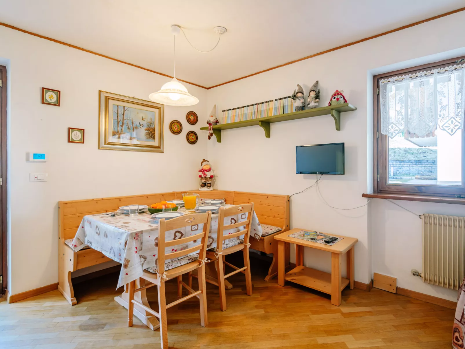 Apt 4-Inside