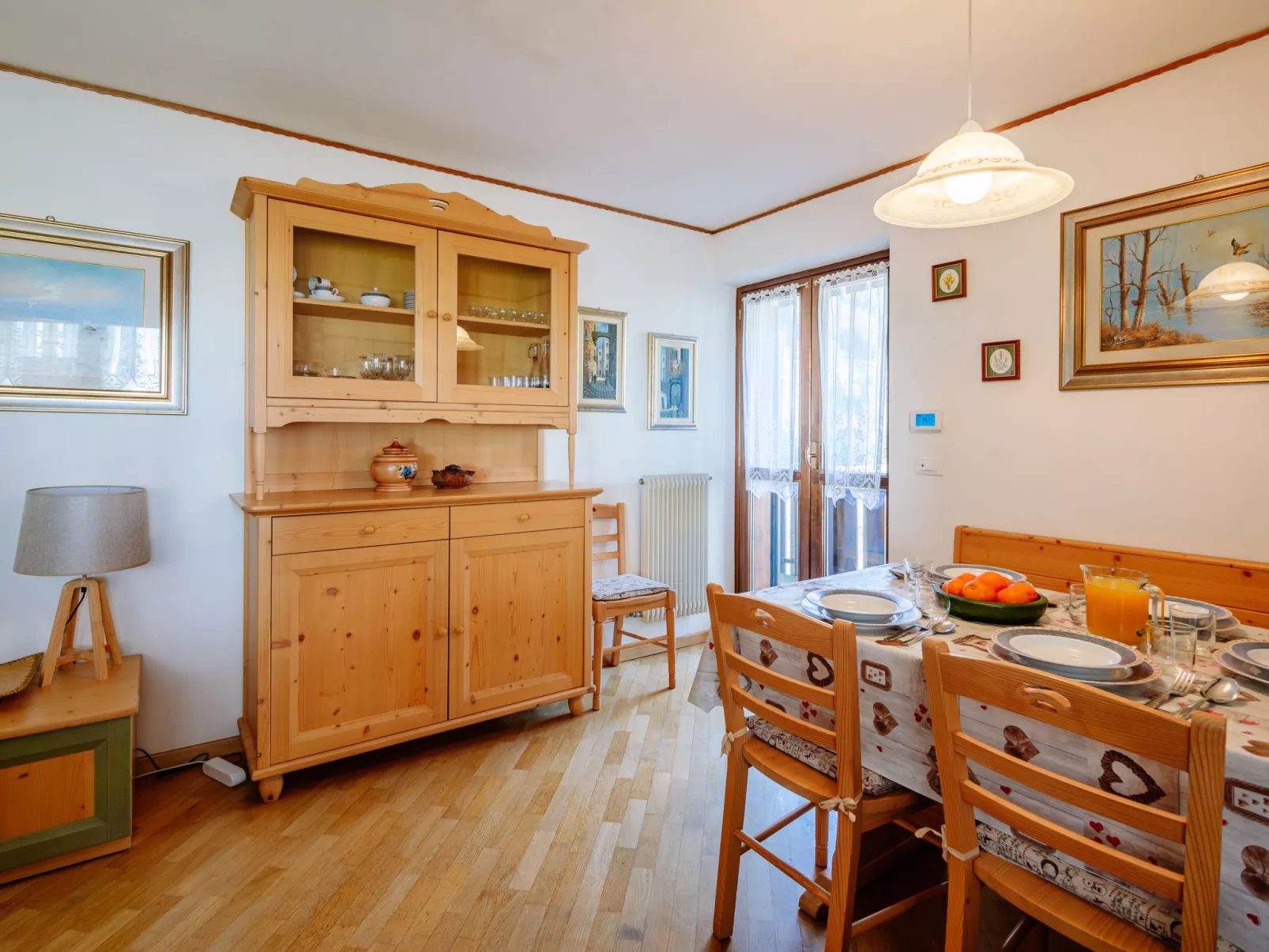 Apt 4-Inside