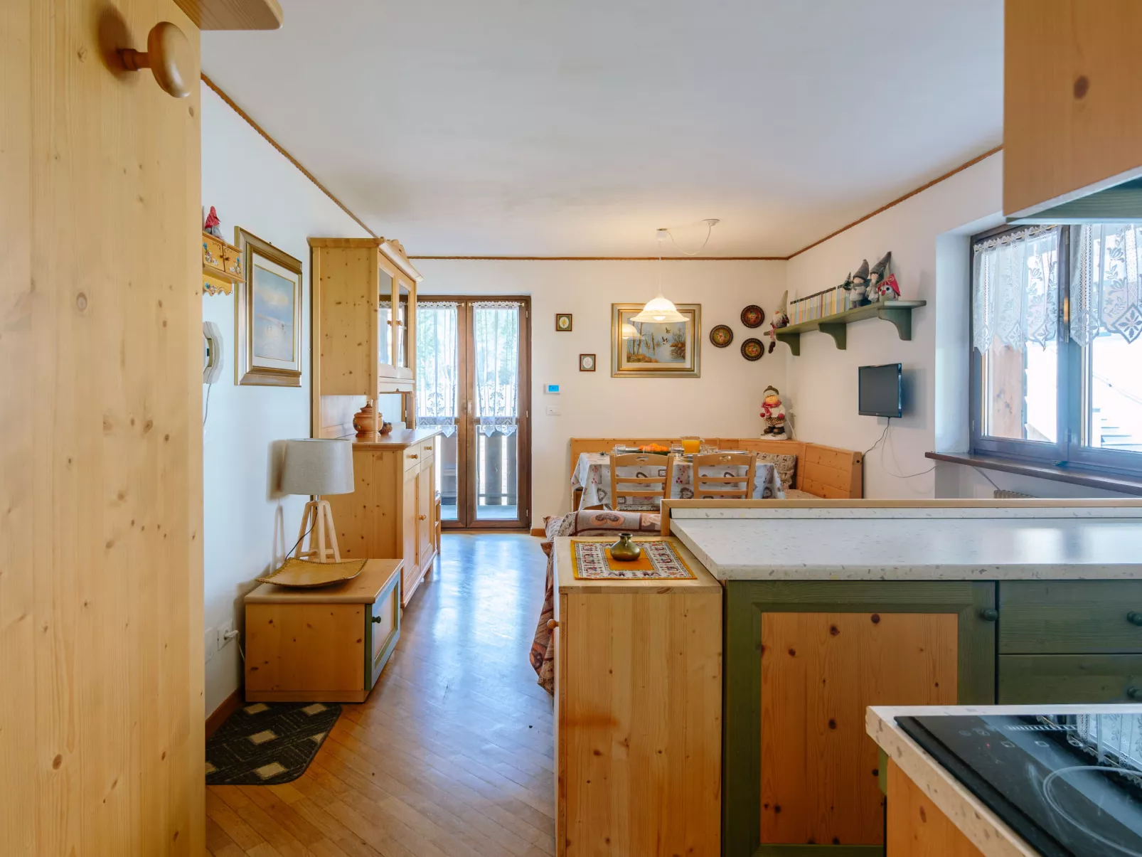 Apt 4-Inside
