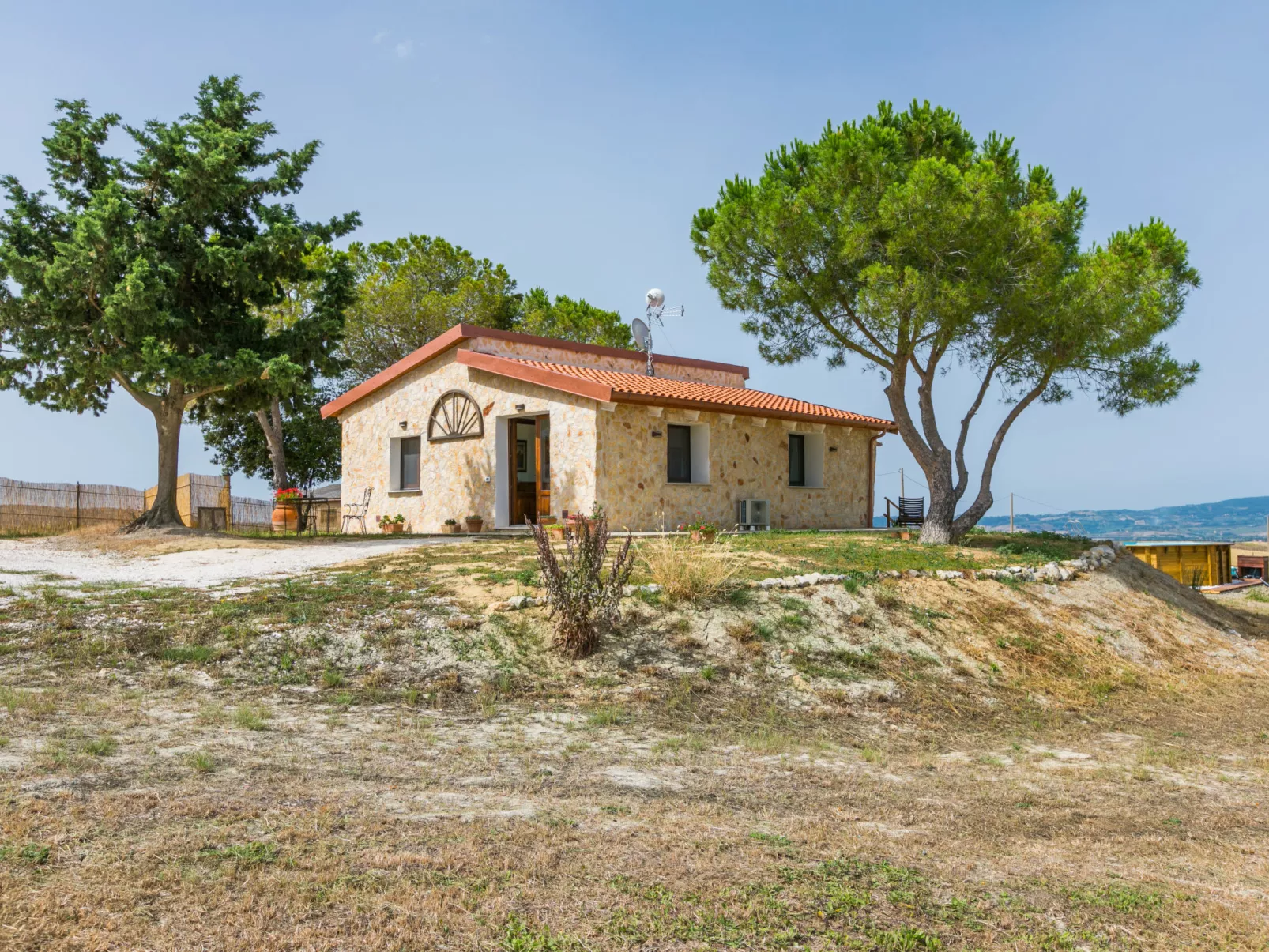 Casaletto Anticaluce-Outside