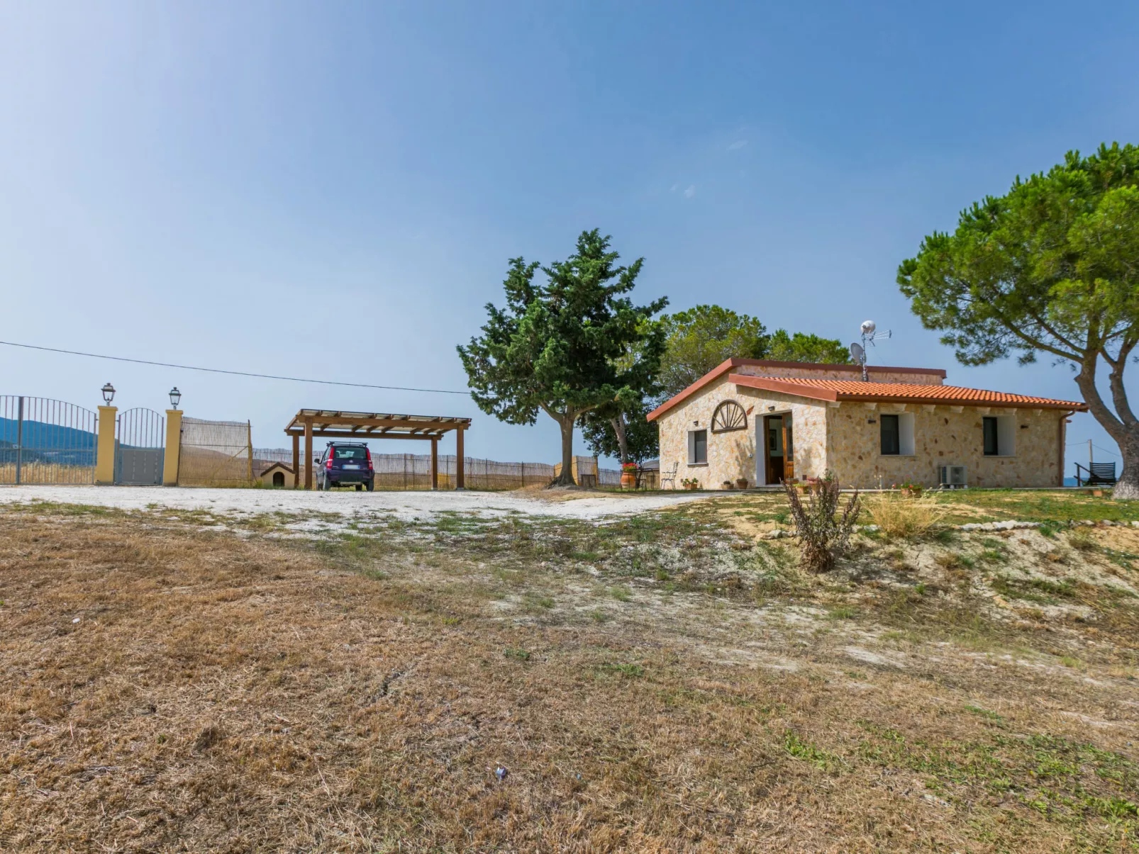 Casaletto Anticaluce-Outside