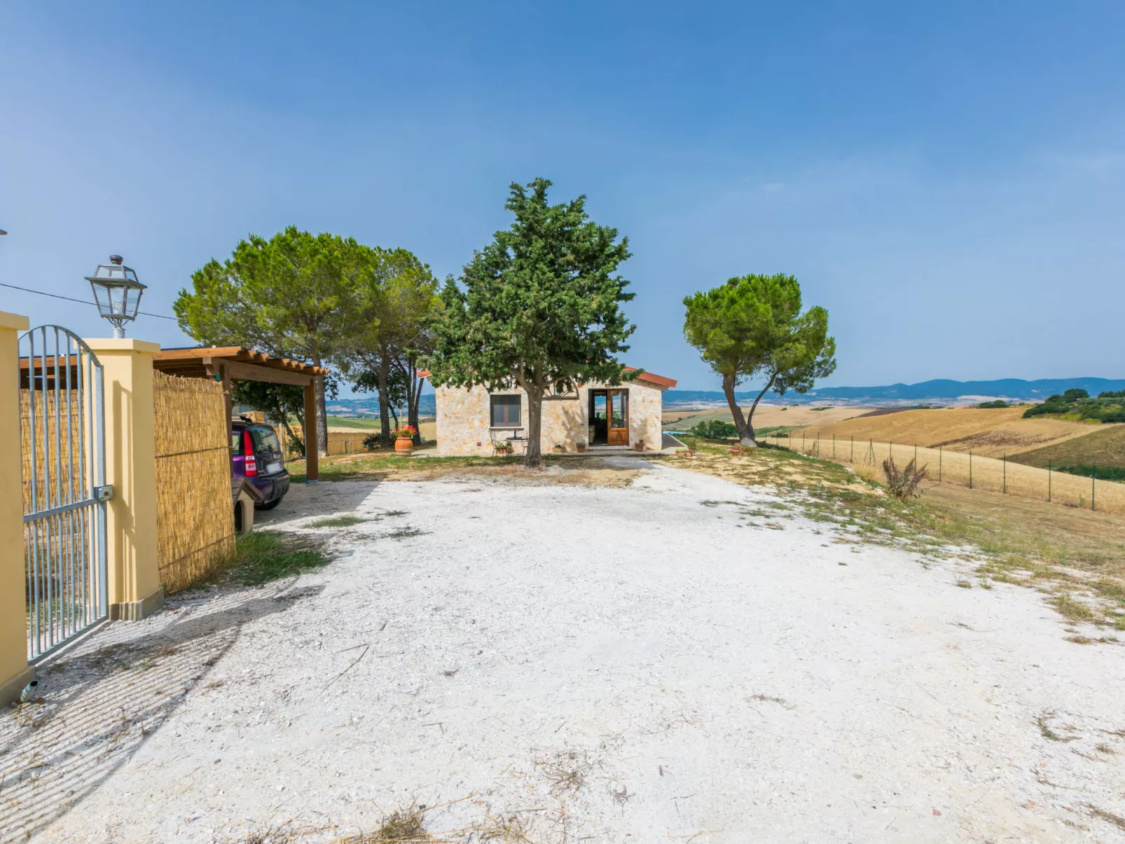 Casaletto Anticaluce-Outside