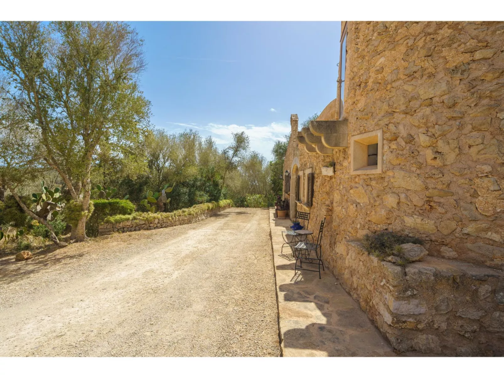 Moli de sa Cova-Outside