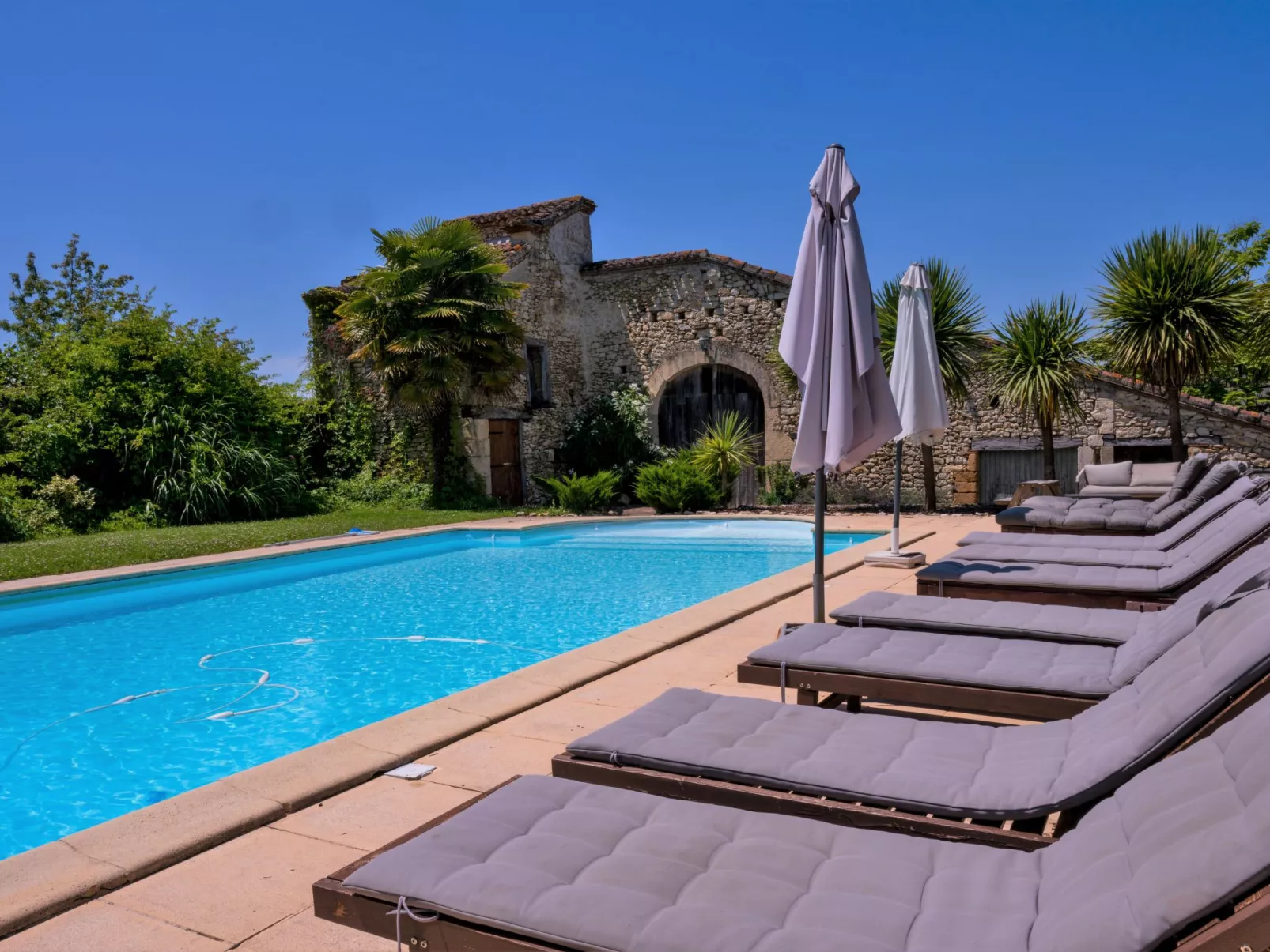 Larroque Haute-Outside