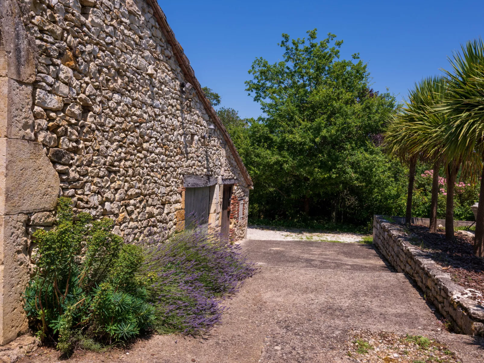 Larroque Haute-Outside