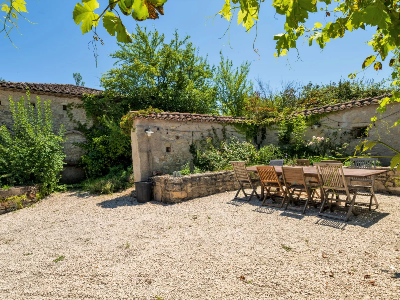 Larroque Haute-Outside