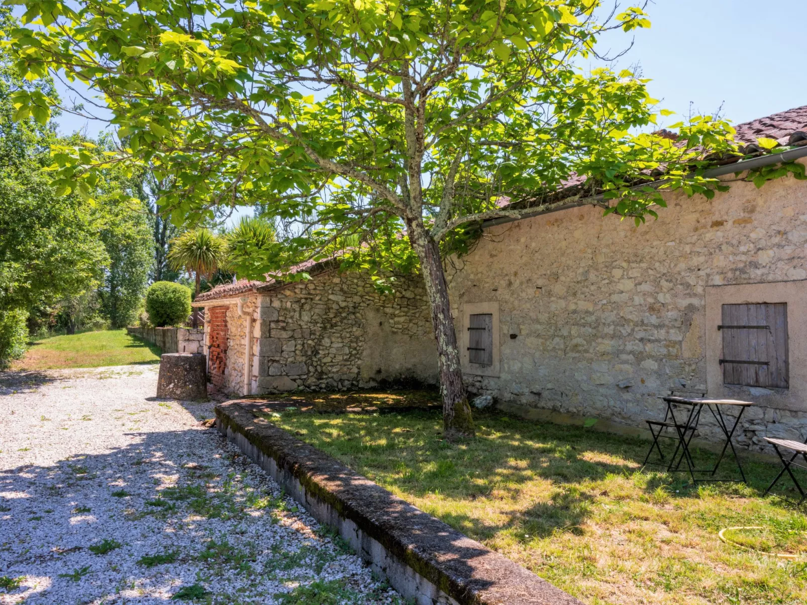 Larroque Haute-Outside