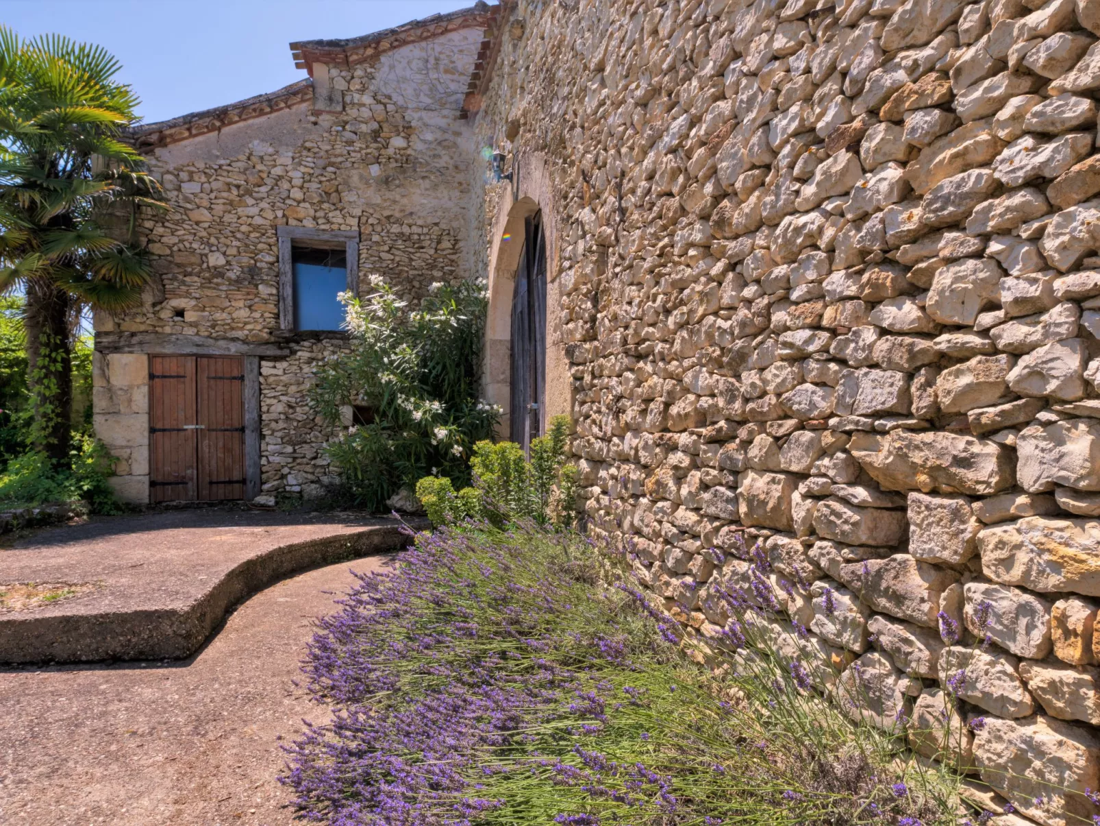 Larroque Haute-Outside