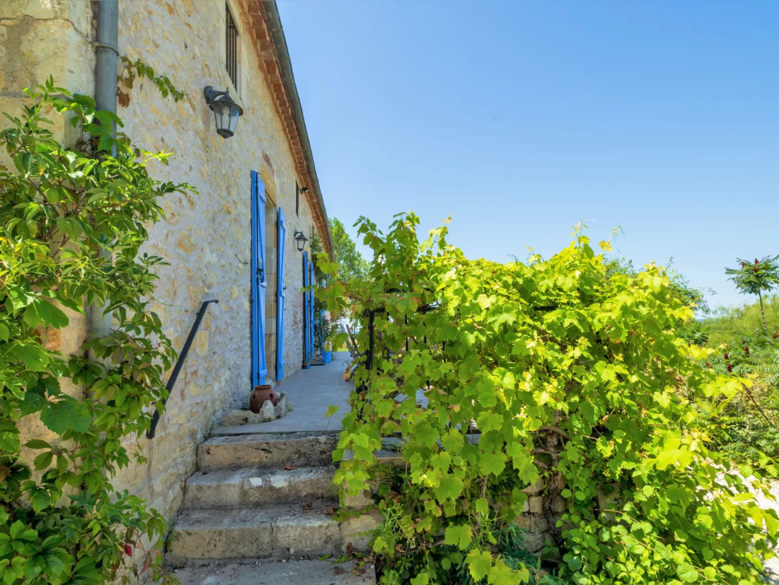 Larroque Haute-Outside