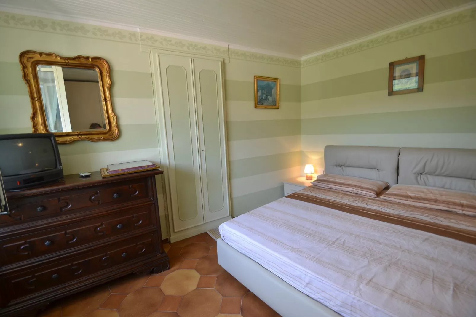 Fiore in testa-Bedroom