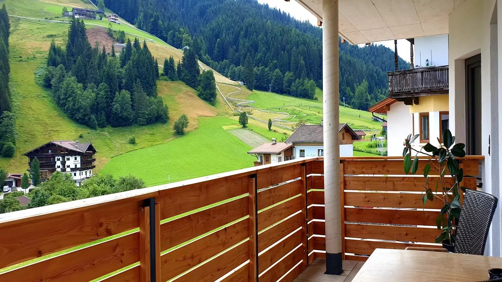 Tirolee Marchegg 2 OG Top 4-Terrace balcony