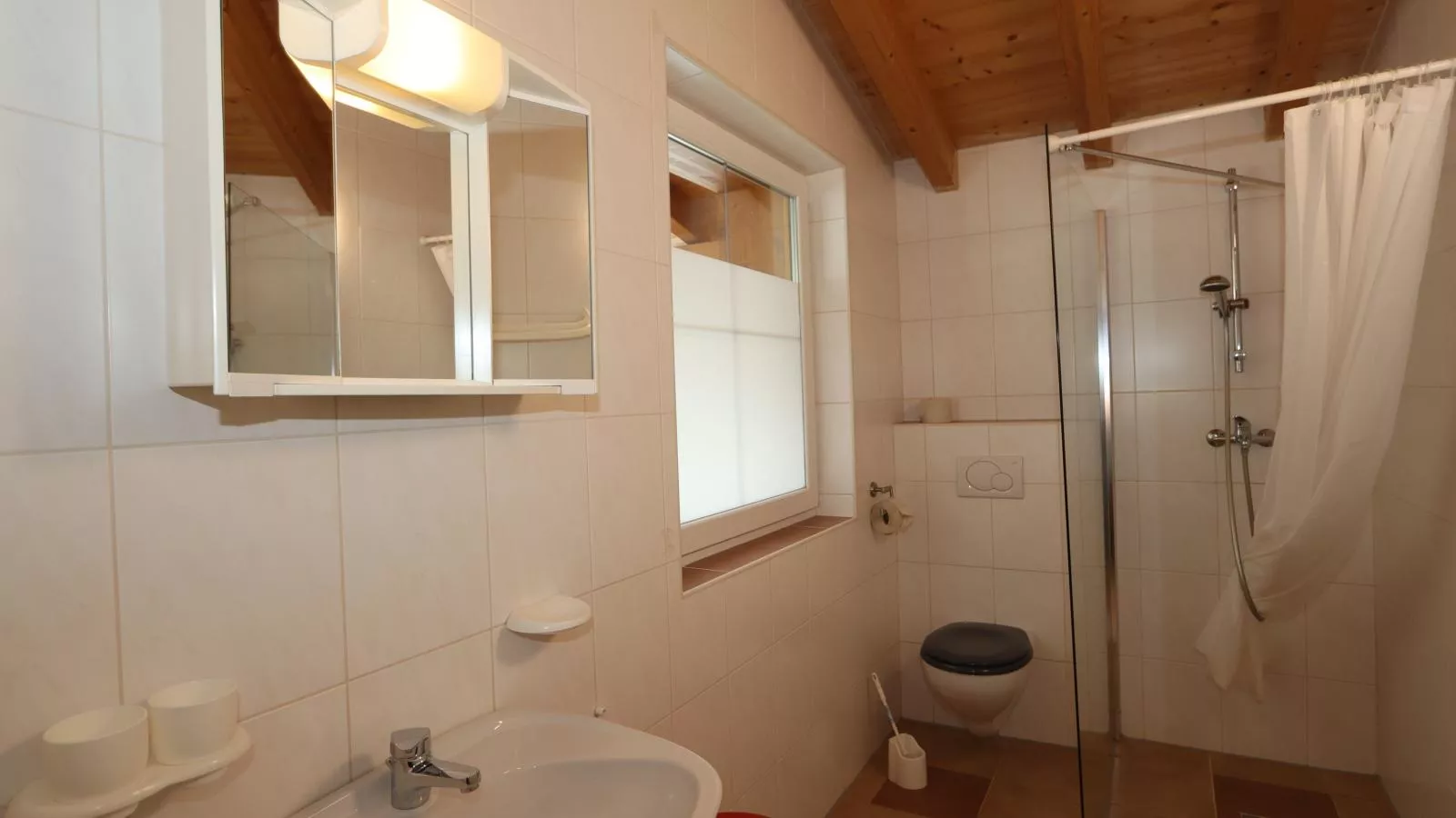 Haus Oliver 2-Bathroom