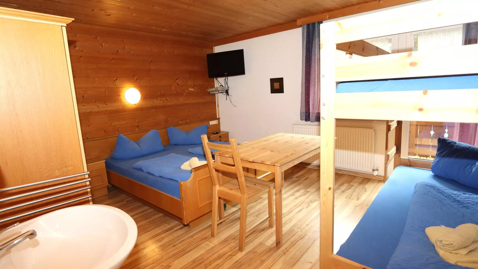 Haus Joachim-Bedroom