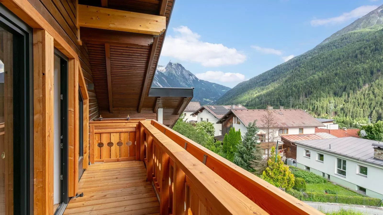Alpenlodge Pettneu Lodge 1-View summer