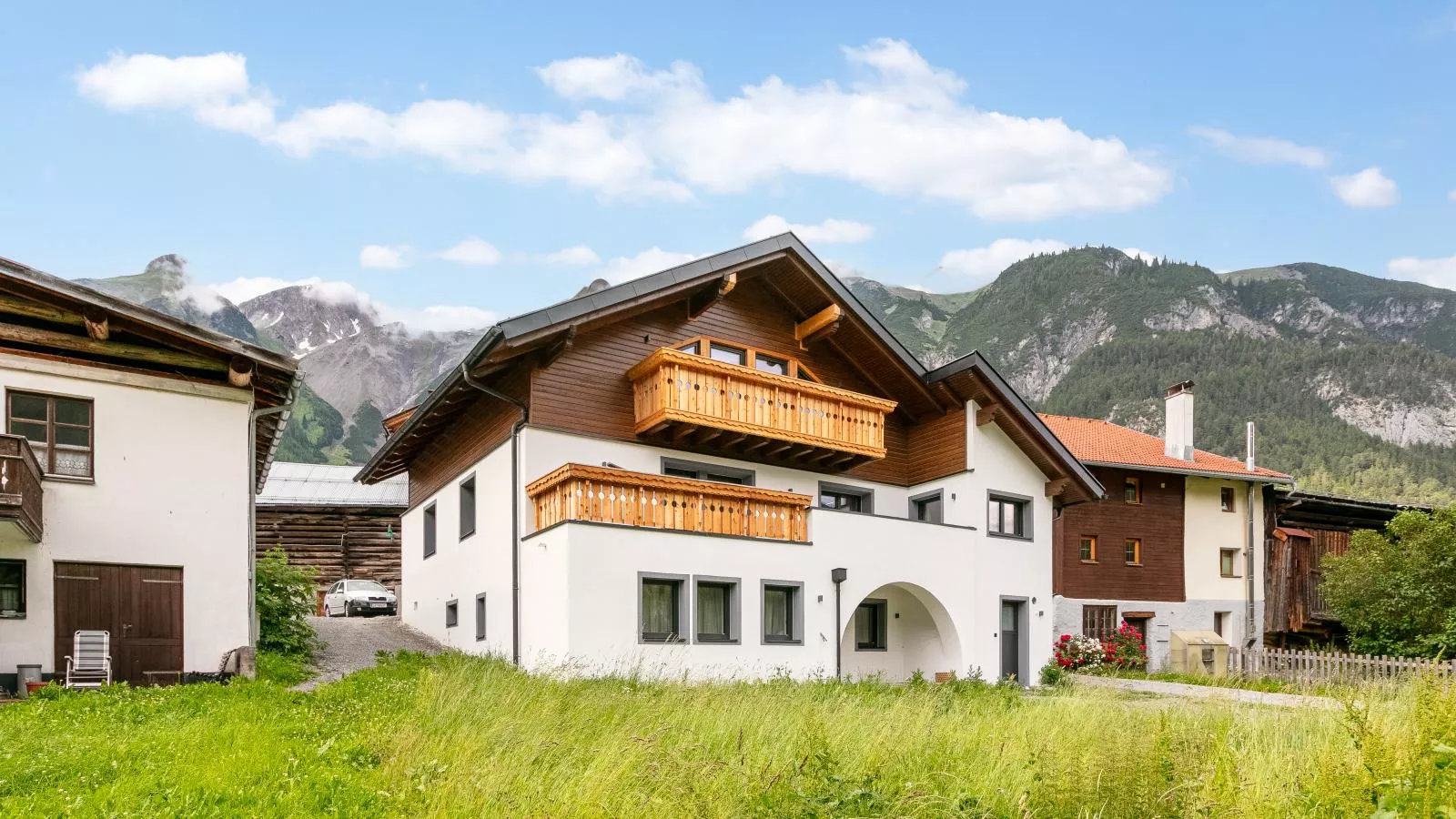 Alpenlodge Pettneu Lodge 2-View summer