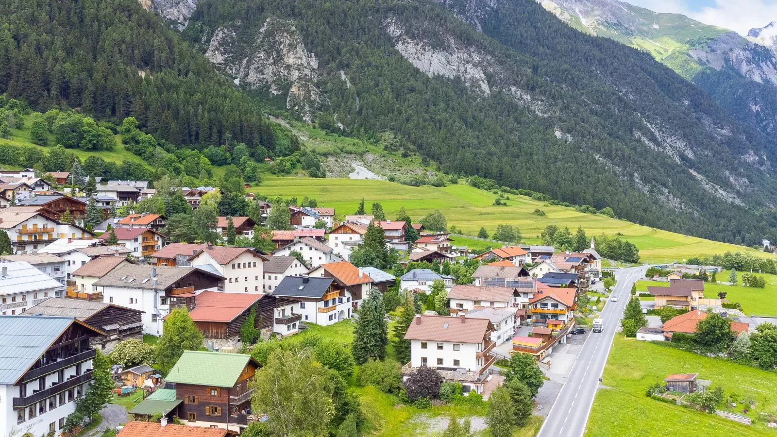 Alpenlodge Pettneu Lodge 2-Areas summer 1km