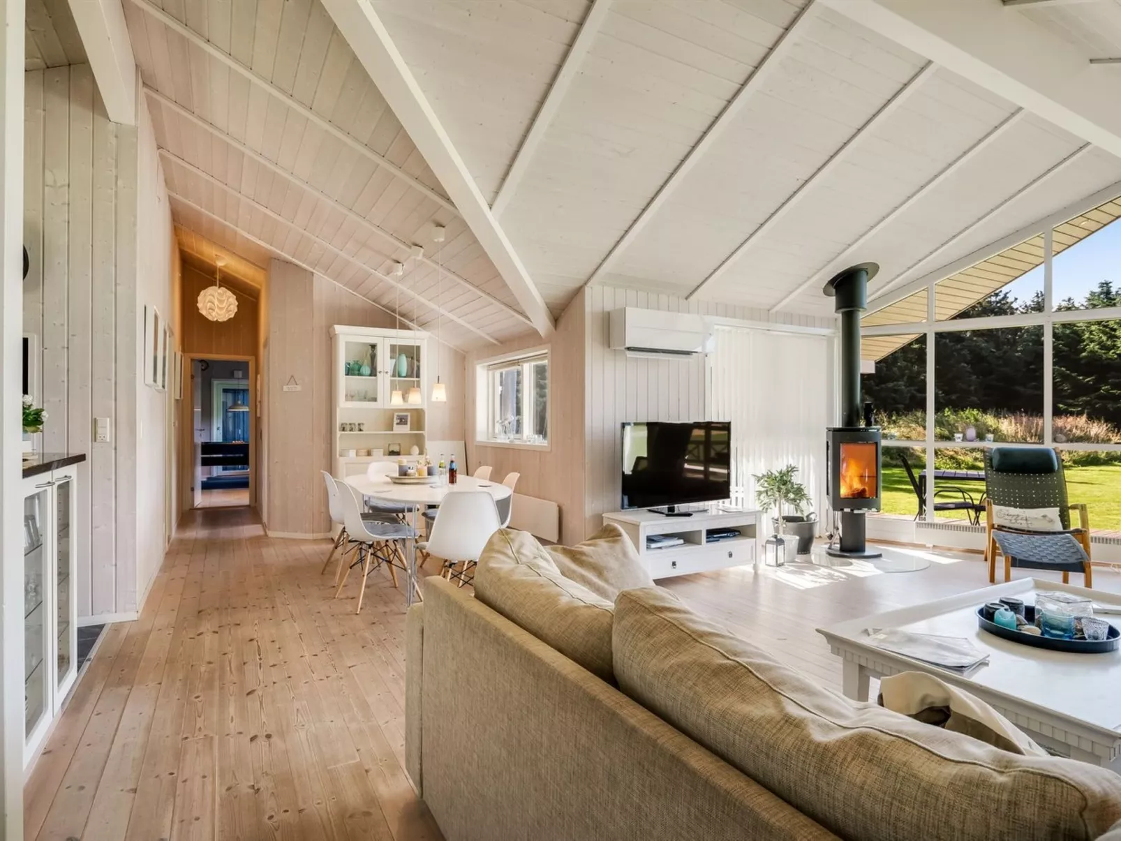 "Elicia" - 1km from the sea-Inside