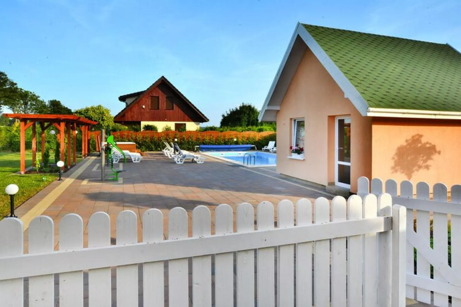 Domki wakacyjne z basenem Osieki-Exterior summer