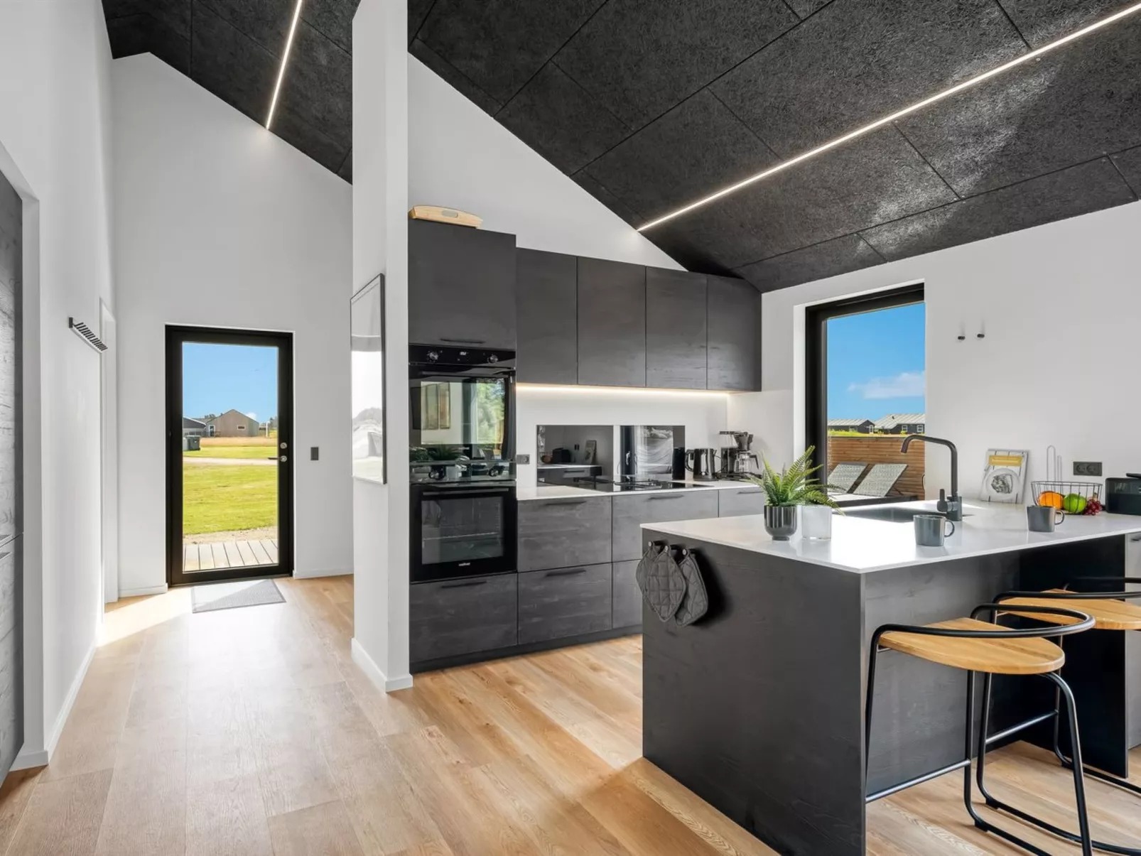 "Udder" - 1.5km from the sea-Inside